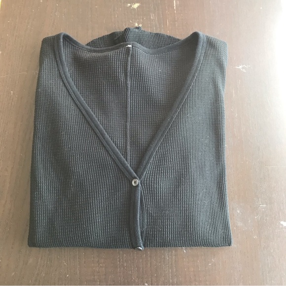 Uniqlo black button up Henley sweater size small - Picture 9 of 9